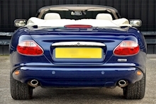 Jaguar XK8 4.2 V8 Convertible Pacific Blue + Ivory + 3 Former Keepers + Adaptive Cruise + Premium Sound - Thumb 4