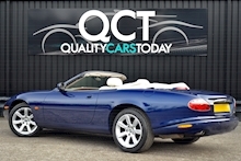 Jaguar XK8 4.2 V8 Convertible Pacific Blue + Ivory + 3 Former Keepers + Adaptive Cruise + Premium Sound - Thumb 9