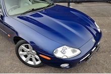 Jaguar XK8 4.2 V8 Convertible Pacific Blue + Ivory + 3 Former Keepers + Adaptive Cruise + Premium Sound - Thumb 32