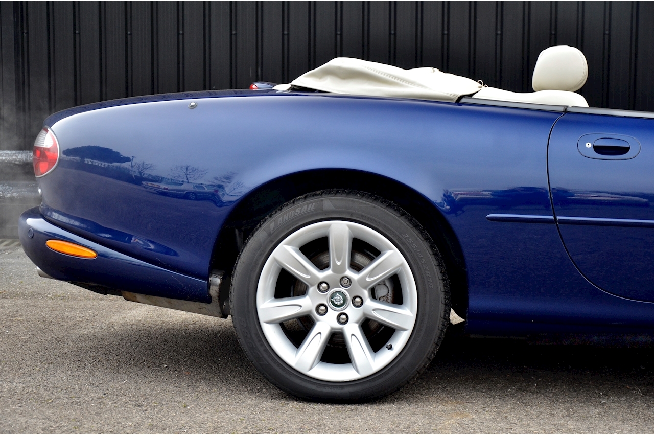 Jaguar XK8 4.2 V8 Convertible Pacific Blue + Ivory + 3 Former Keepers + Adaptive Cruise + Premium Sound - Large 29