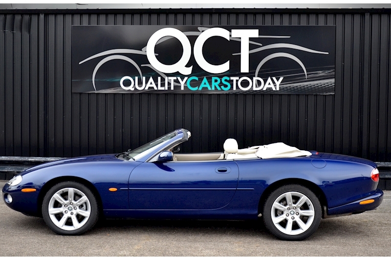 Jaguar XK8 4.2 V8 Convertible Pacific Blue + Ivory + 3 Former Keepers + Adaptive Cruise + Premium Sound Image 1