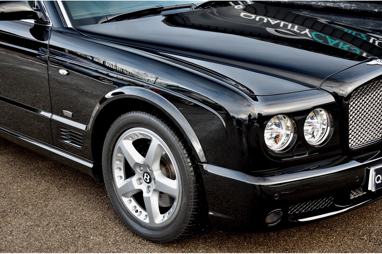 Bentley Arnage T Mulliner Level 2 2009 Model + Hooper Rear Window + Exceptional Condition and Provenance - Large 18