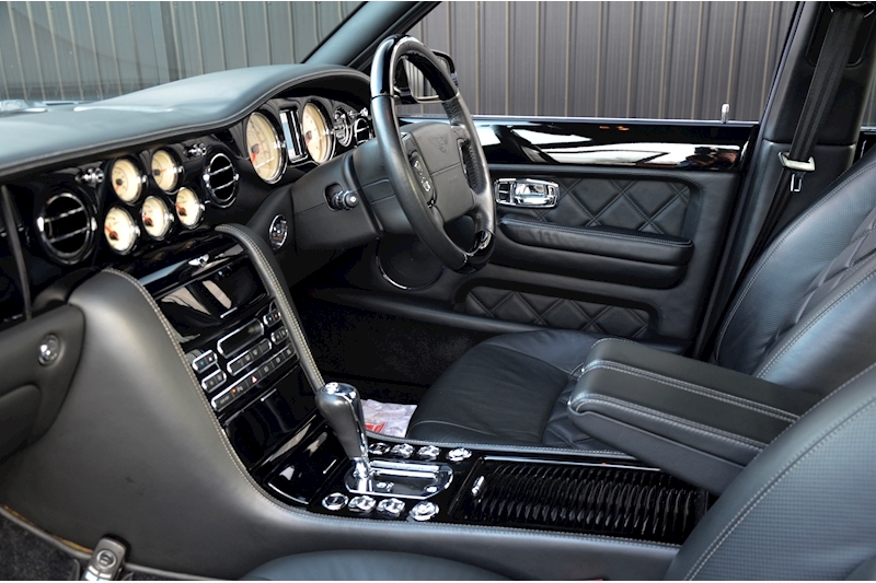 Bentley Arnage T Mulliner Level 2 2009 Model + Hooper Rear Window + Exceptional Condition and Provenance Image 32