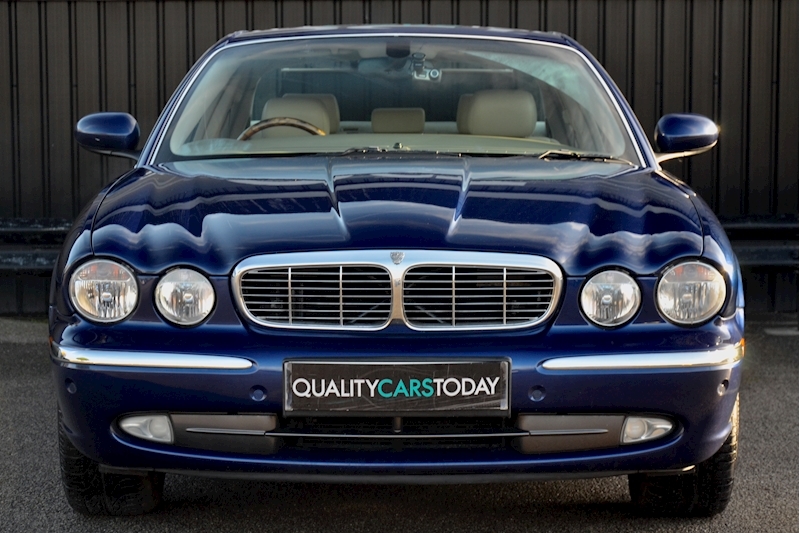 Jaguar XJ6 3.0 V6 SE + Original Titled Owner + Comprehensive History Image 4