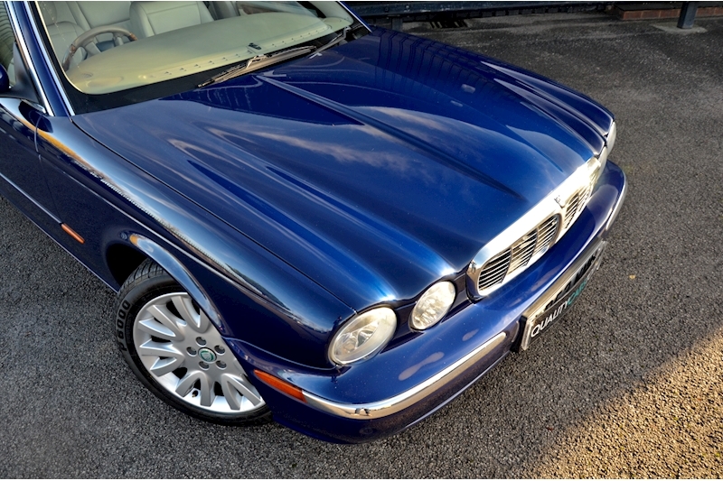 Jaguar XJ6 3.0 V6 SE + Original Titled Owner + Comprehensive History Image 9