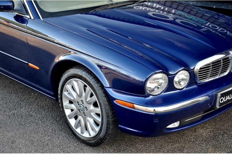 Jaguar XJ6 3.0 V6 SE + Original Titled Owner + Comprehensive History Image 13