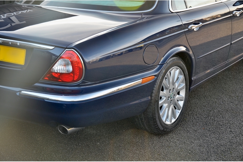 Jaguar XJ6 3.0 V6 SE + Original Titled Owner + Comprehensive History Image 10