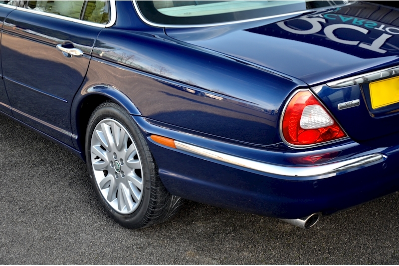 Jaguar XJ6 3.0 V6 SE + Original Titled Owner + Comprehensive History Image 17