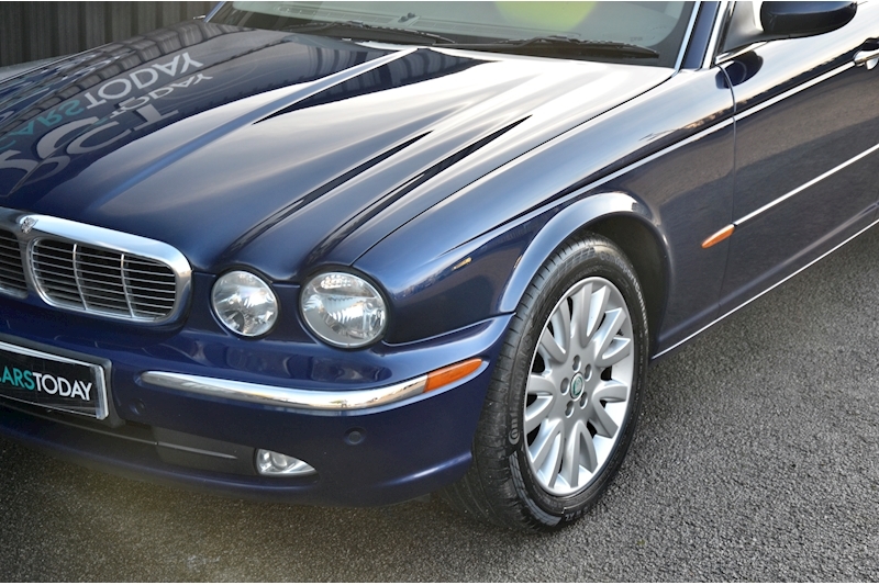 Jaguar XJ6 3.0 V6 SE + Original Titled Owner + Comprehensive History Image 14