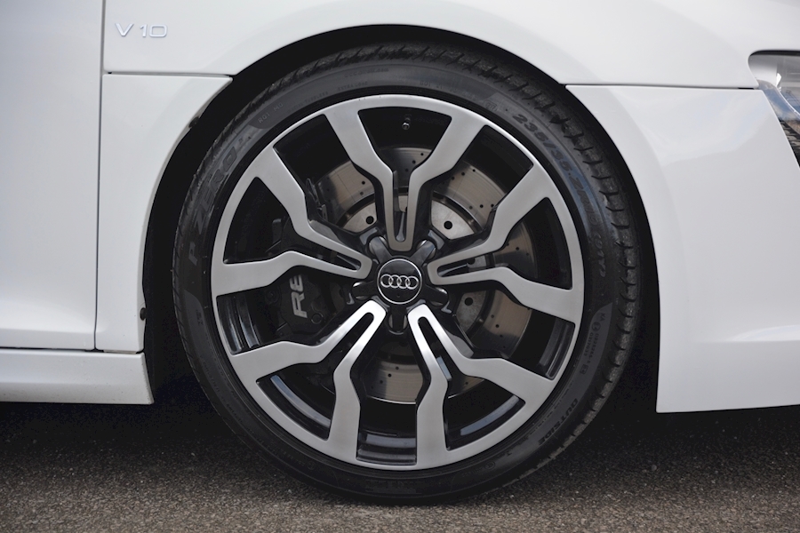 Audi R8 5.2 V10 Spyder *Full Audi Dealer History + Carbon Pack + B&0 + Mag Ride + High Spec* Image 21