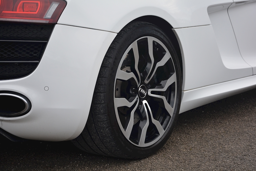 Audi R8 5.2 V10 Spyder *Full Audi Dealer History + Carbon Pack + B&0 + Mag Ride + High Spec* Image 26