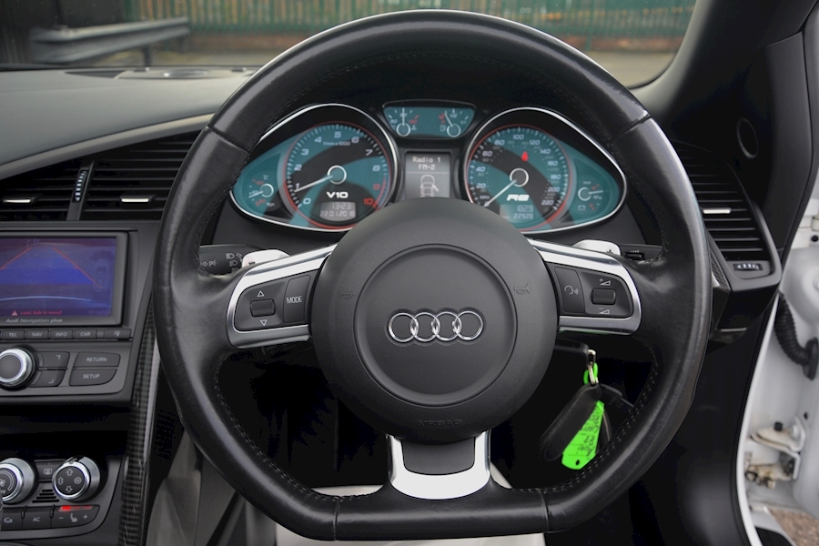 Audi R8 5.2 V10 Spyder *Full Audi Dealer History + Carbon Pack + B&0 + Mag Ride + High Spec* Image 31