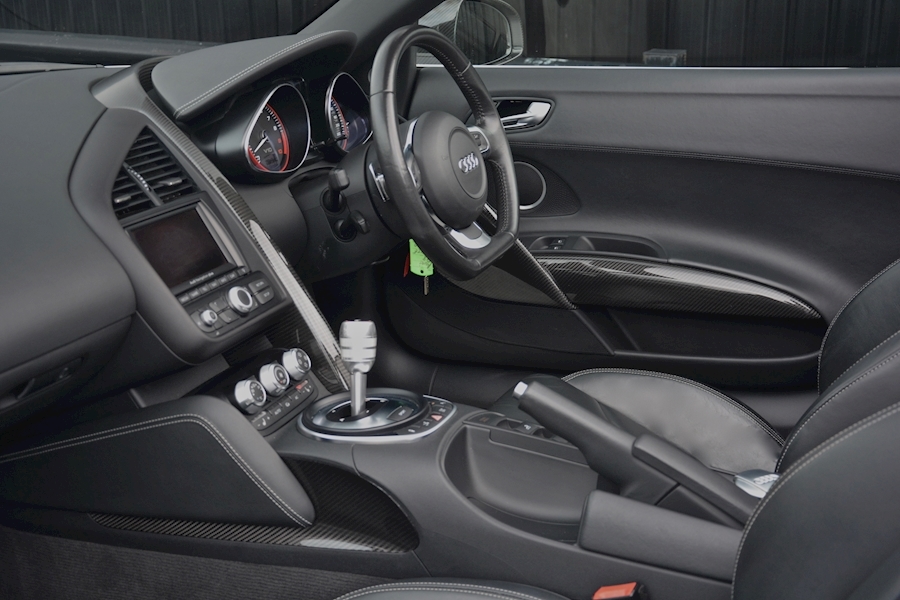 Audi R8 5.2 V10 Spyder *Full Audi Dealer History + Carbon Pack + B&0 + Mag Ride + High Spec* Image 36