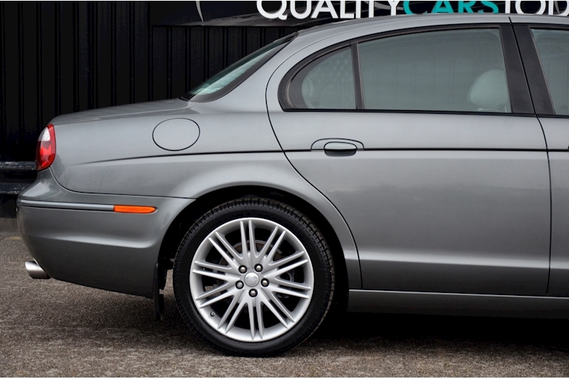 Jaguar S-Type V6 Sport S-Type V6 Sport S-Type V6 Sport 3.0 4dr Saloon Automatic Petrol Image 15
