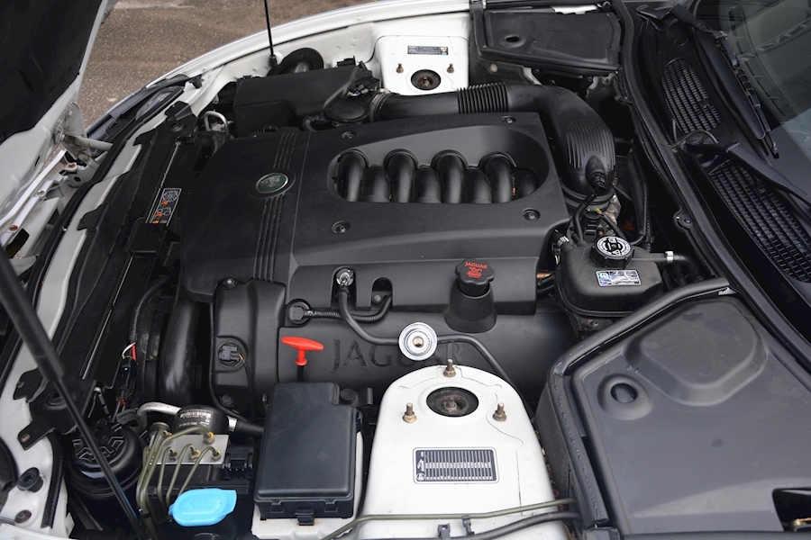 Jaguar Xk8 4.2 V8 Coupe 4.2 V8 Coupe Image 36