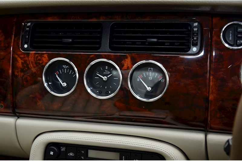 Jaguar XK8 XK8 Radiance Red + Ivory + Main Dealer History up to date Image 27