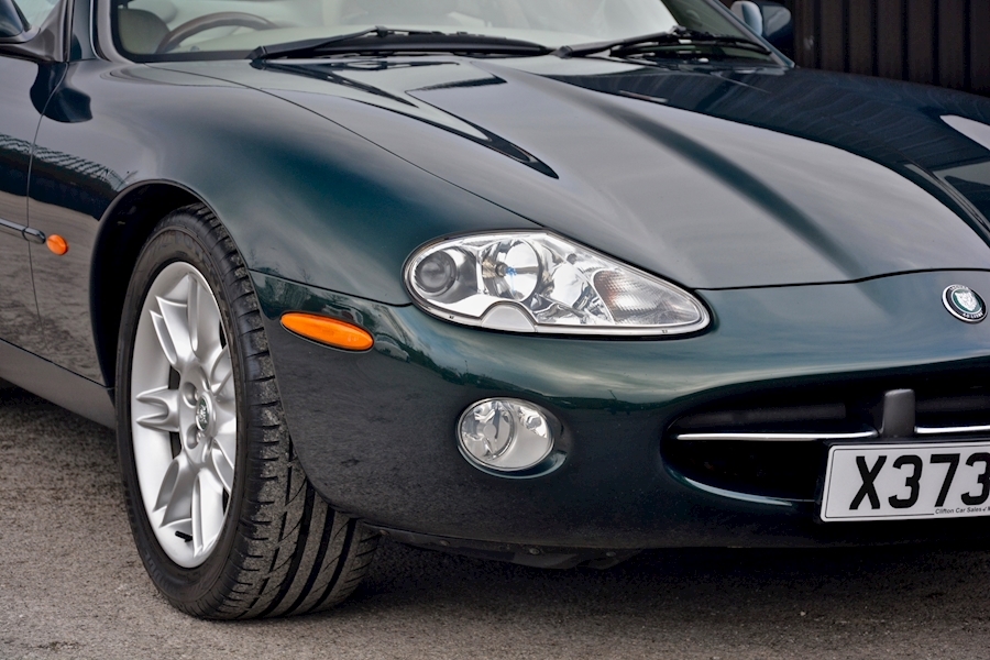 Jaguar Xk8 4.0 Coupe *Emerald Green + Cashmere + 13 Stamps* Image 17