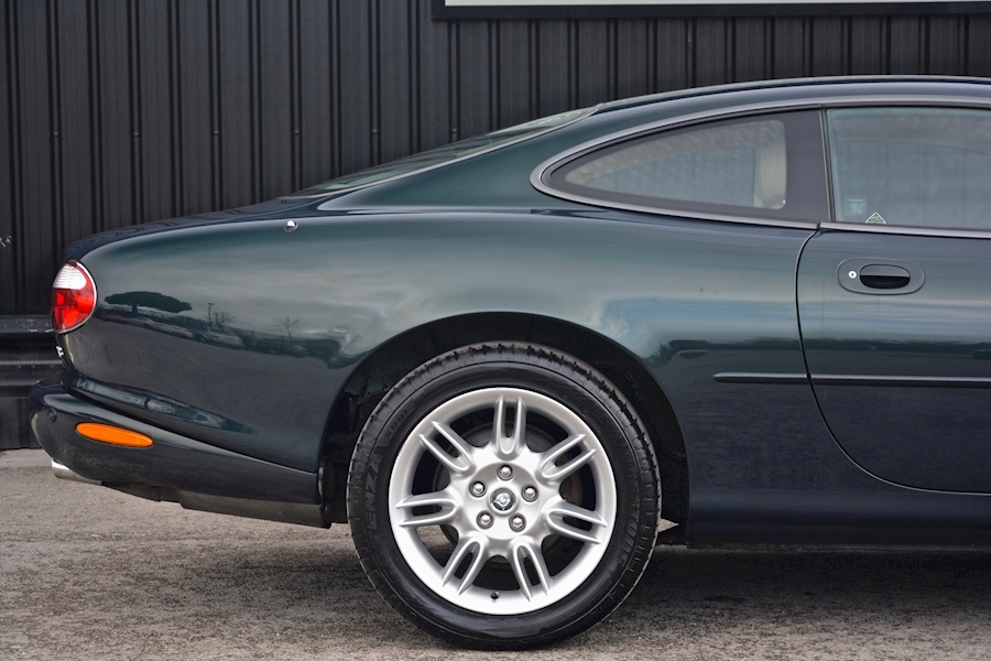 Jaguar Xk8 4.0 Coupe *Emerald Green + Cashmere + 13 Stamps* Image 15