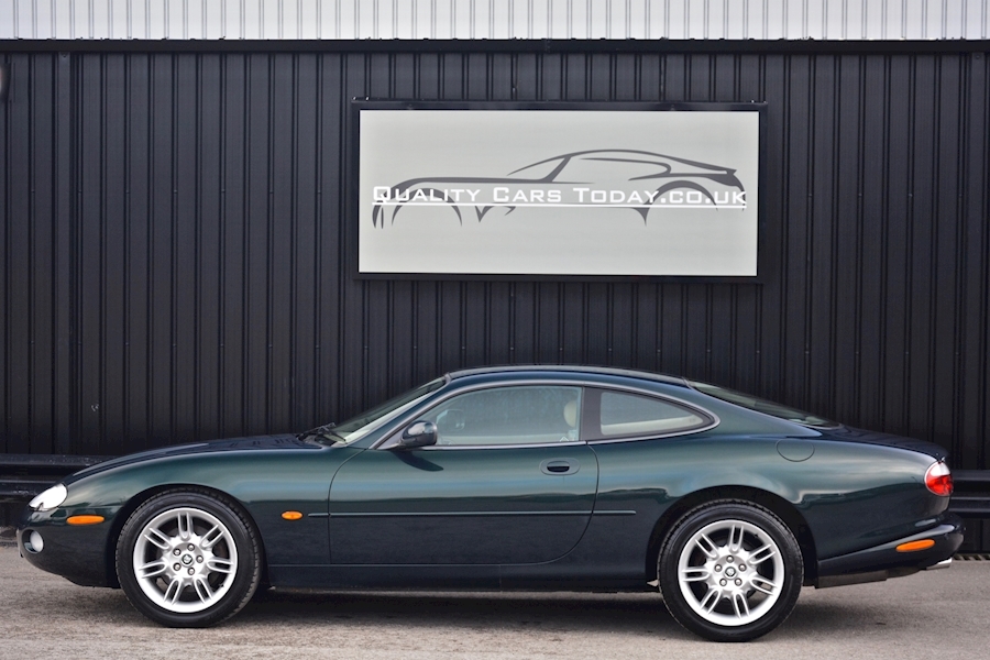 Jaguar Xk8 4.0 Coupe *Emerald Green + Cashmere + 13 Stamps* Image 1