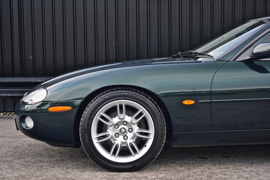 Jaguar Xk8 4.0 Coupe *Emerald Green + Cashmere + 13 Stamps* Image 19