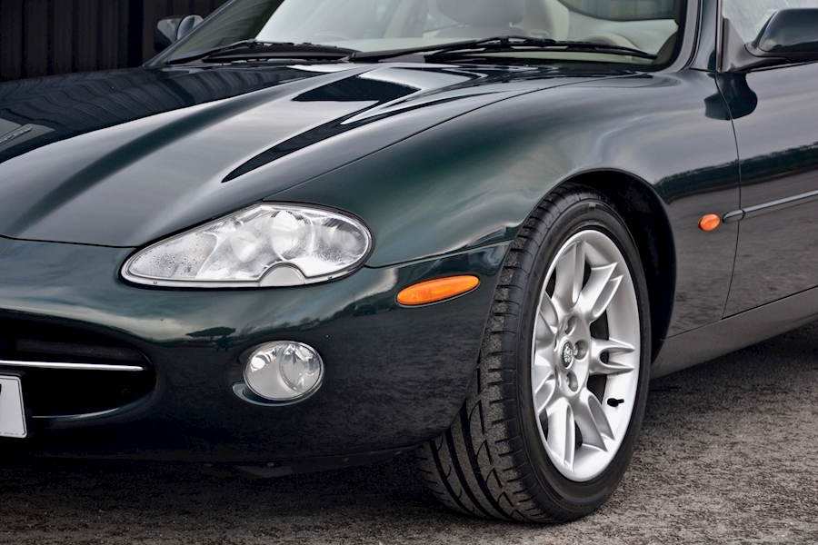 Jaguar Xk8 4.0 Coupe *Emerald Green + Cashmere + 13 Stamps* Image 18