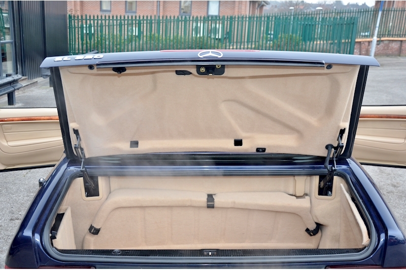 Mercedes-Benz SL 320 R129 3.2 V6 + Panoramic Glass Roof + Recent MB Service Image 25