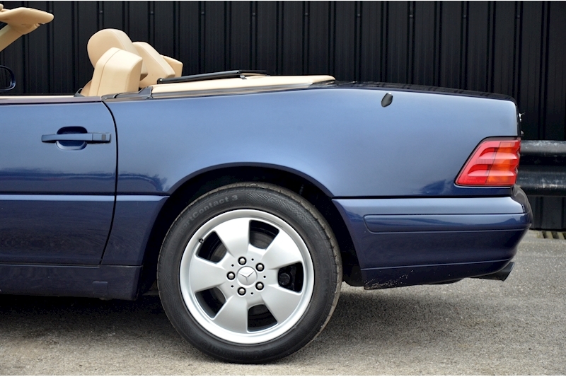 Mercedes-Benz SL 320 R129 3.2 V6 + Panoramic Glass Roof + Recent MB Service Image 28