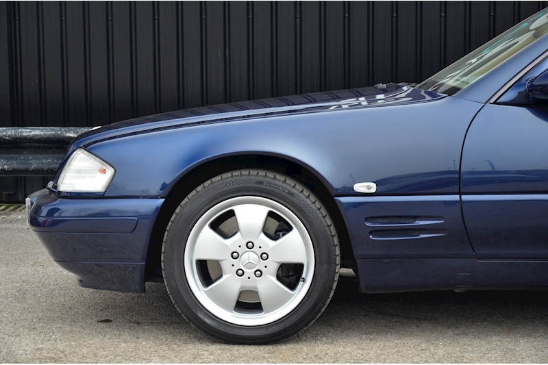 Mercedes-Benz SL 320 R129 3.2 V6 + Panoramic Glass Roof + Recent MB Service Image 27