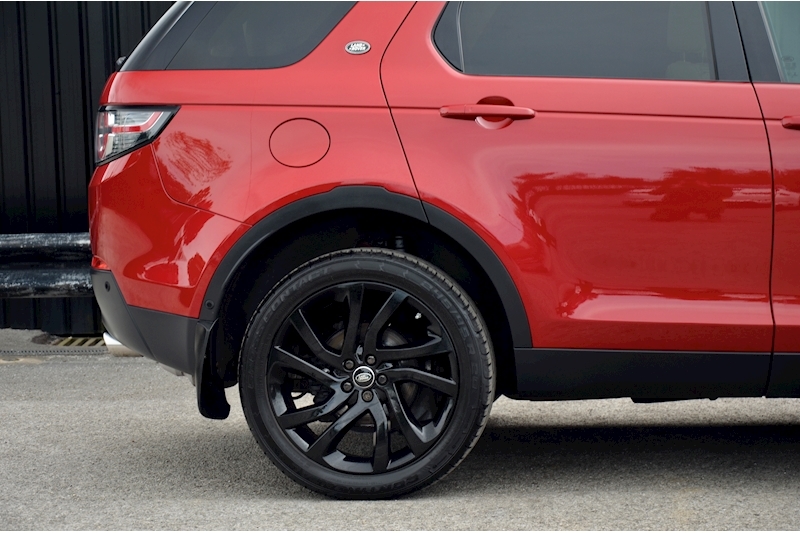 Land Rover Discovery Sport HSE Lux Auto + 7 Seats + Pano Roof + Black Pack + Climate Seats Image 11