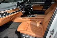 BMW 740d Xdrive M Sport Bowers and Wilkins Diamond Audio + Laserlights + Driver Assistant Pack Plus - Thumb 2
