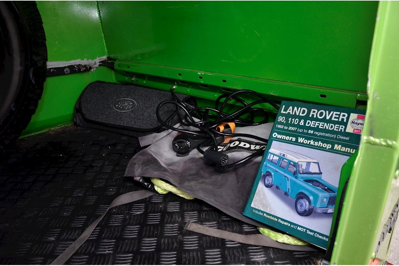 Land Rover Defender 90 2.5 TDI * Tentbox + Modified * - Large 34