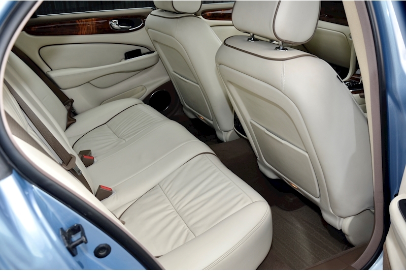 Jaguar XJ 3.0 V6 XJ 3.0 V6 XJ 3.0 V6 3.0 4dr Saloon Automatic Petrol Image 11