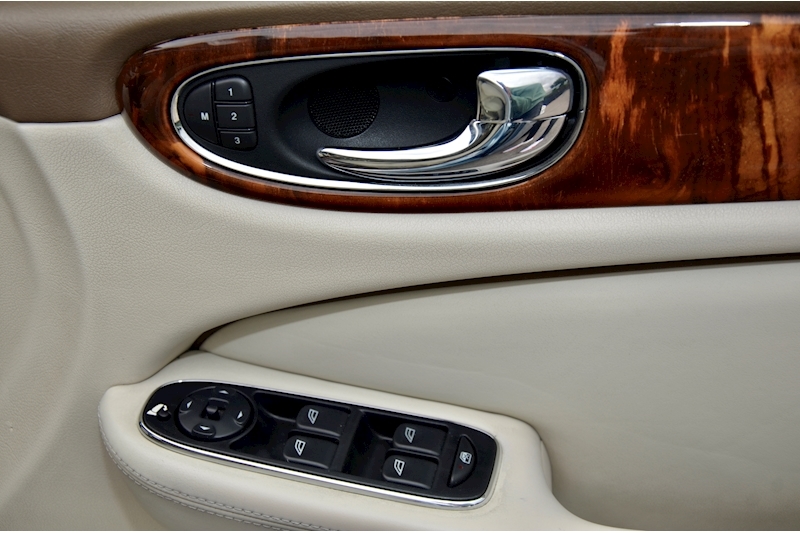Jaguar XJ 3.0 V6 XJ 3.0 V6 XJ 3.0 V6 3.0 4dr Saloon Automatic Petrol Image 24