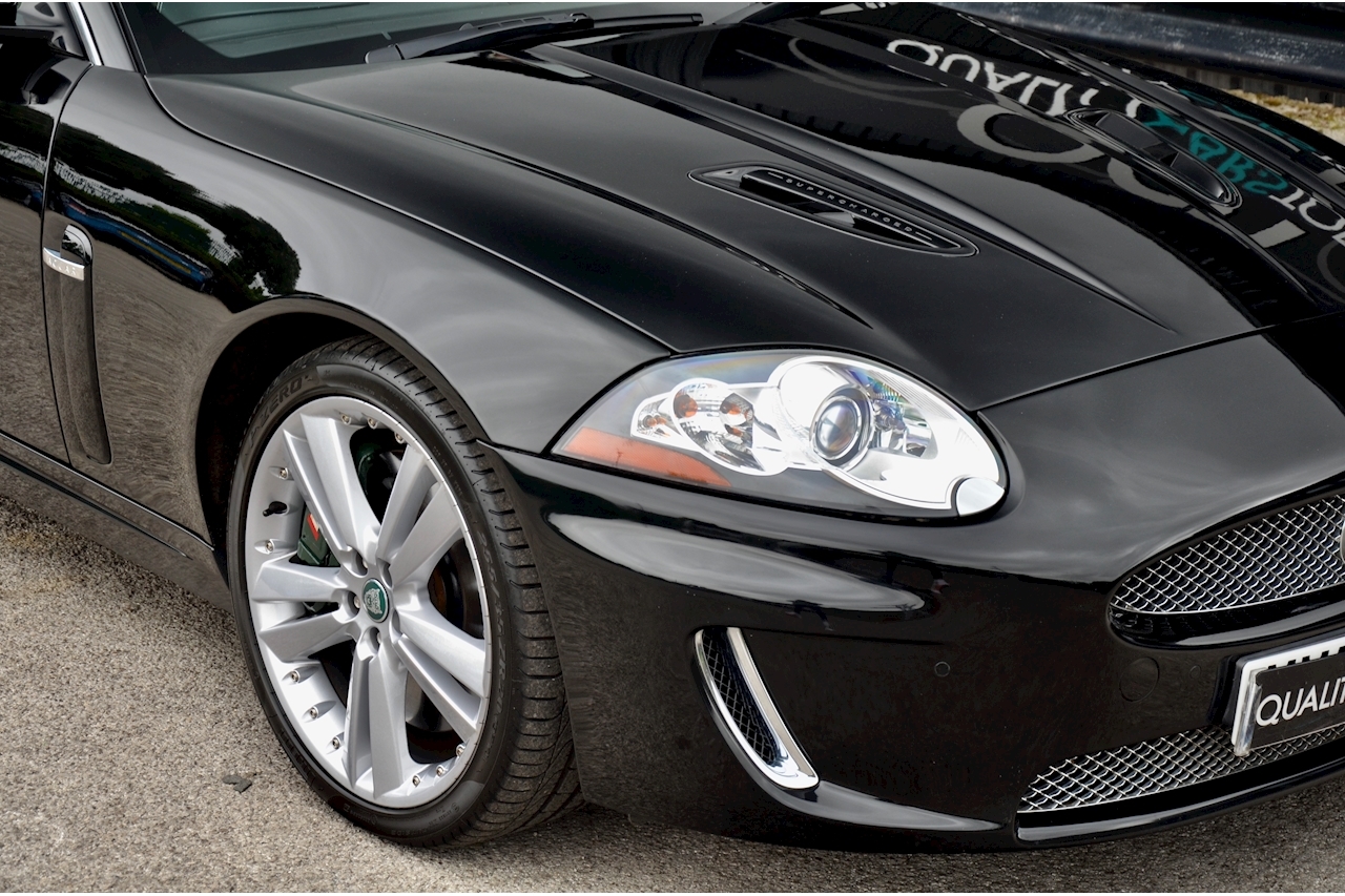 Jaguar XKR Ultimate Black + Ivory Soft Grain - Large 14