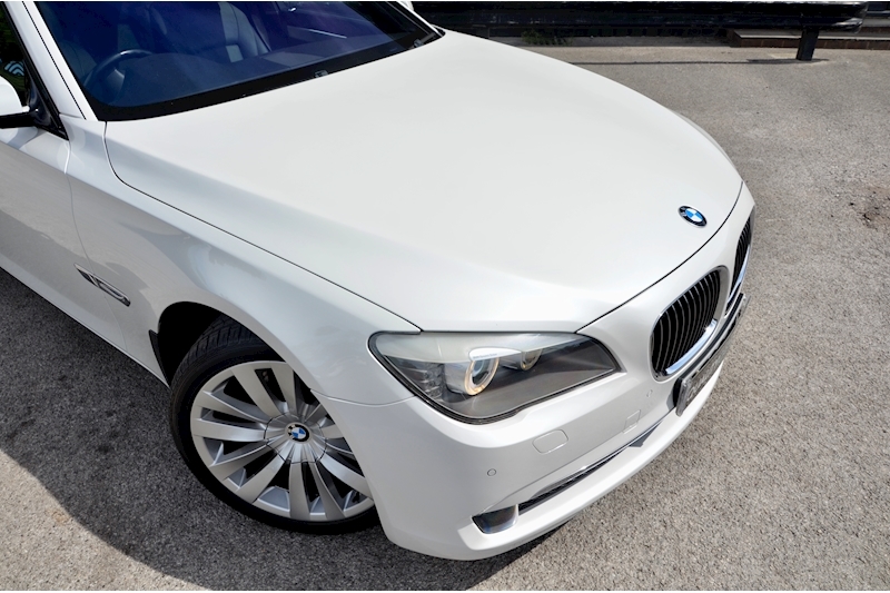 BMW 730d SE Mineral White Metallic + Glass Sunroof + ProNav + Reverse Cam Image 8