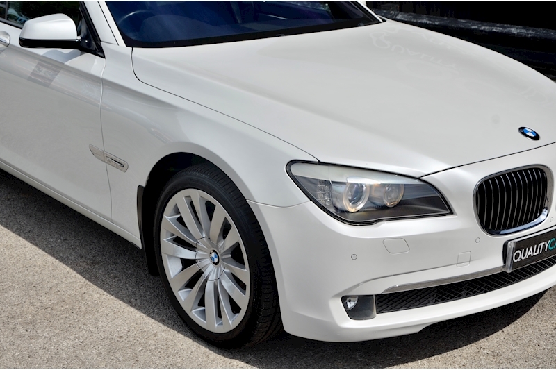 BMW 730d SE Mineral White Metallic + Glass Sunroof + ProNav + Reverse Cam Image 13