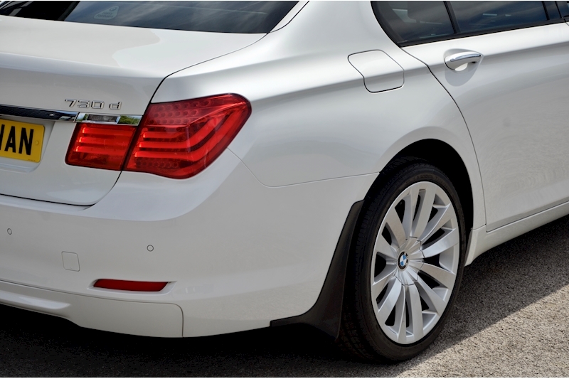 BMW 730d SE Mineral White Metallic + Glass Sunroof + ProNav + Reverse Cam Image 10