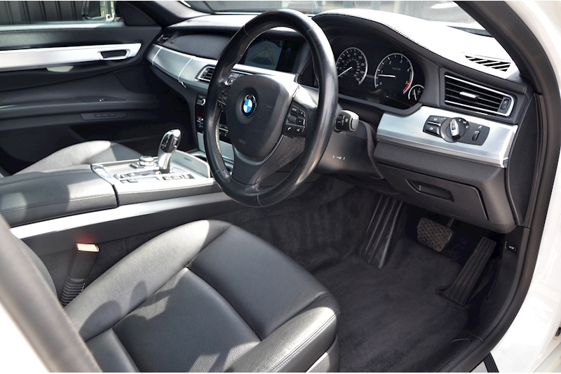 BMW 730d SE Mineral White Metallic + Glass Sunroof + ProNav + Reverse Cam Image 6