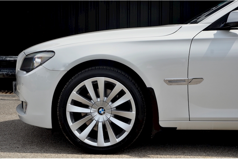 BMW 730d SE Mineral White Metallic + Glass Sunroof + ProNav + Reverse Cam Image 25