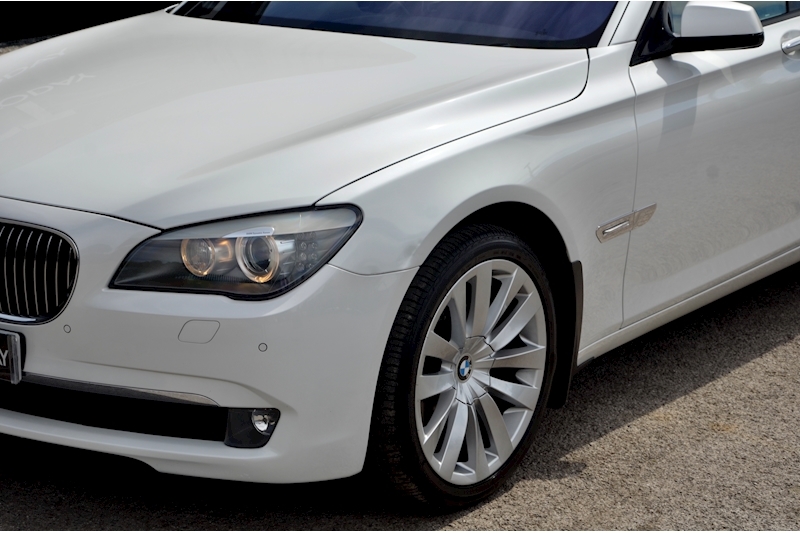 BMW 730d SE Mineral White Metallic + Glass Sunroof + ProNav + Reverse Cam Image 24