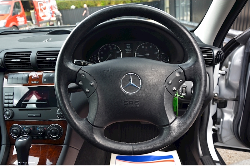 Mercedes-Benz C320 CDI Elegance SE Mercedes Plus 1 Lady Owner + Rare Model + Outstanding Image 25