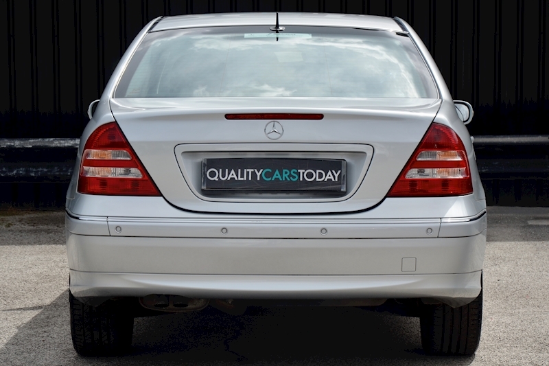 Mercedes-Benz C320 CDI Elegance SE Mercedes Plus 1 Lady Owner + Rare Model + Outstanding Image 4