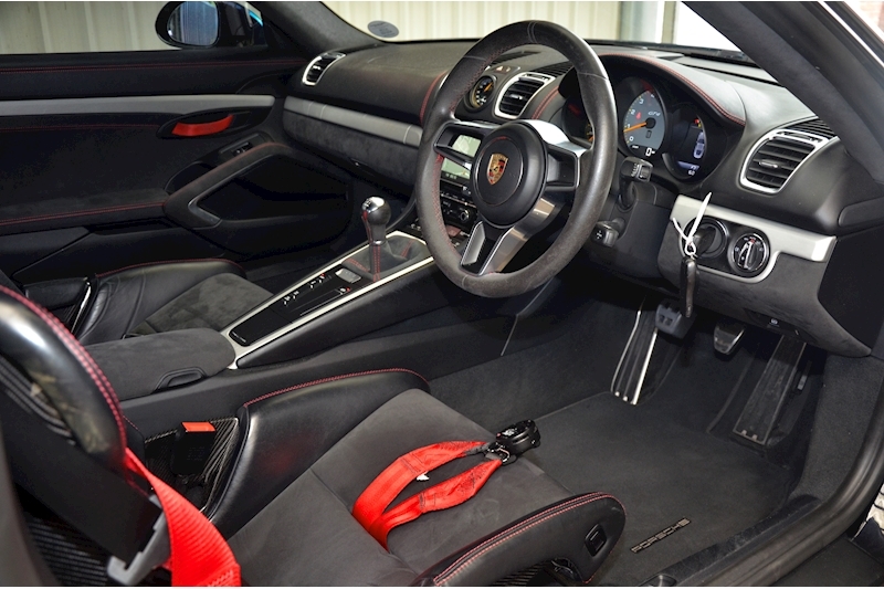 Porsche Cayman GT4 Clubsport Manual + Clubsport Pack + Carbon Bucket Seats + PCM Image 9