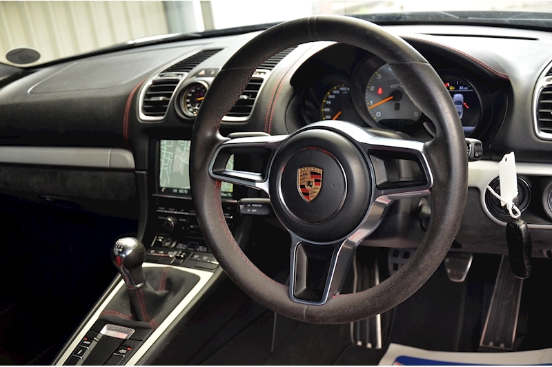 Porsche Cayman GT4 Clubsport Manual + Clubsport Pack + Carbon Bucket Seats + PCM Image 14