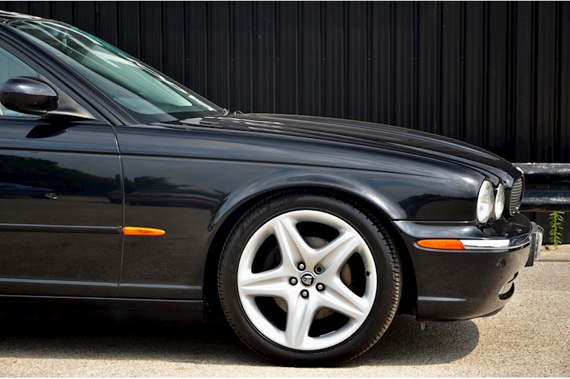 Jaguar XJ8 Sport Premium 3.5 V8 + 3 Former Keepers + 16 Services + Rare Spec Image 17
