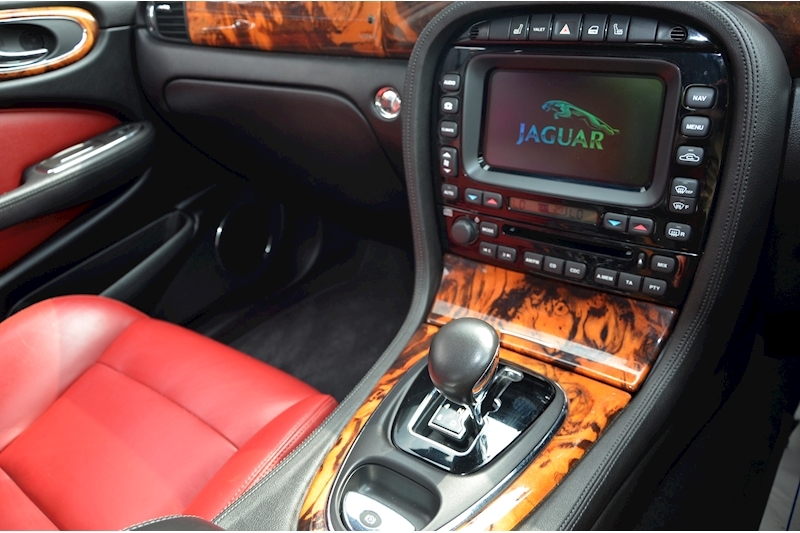 Jaguar XJ8 Sport Premium 3.5 V8 + 3 Former Keepers + 16 Services + Rare Spec Image 20