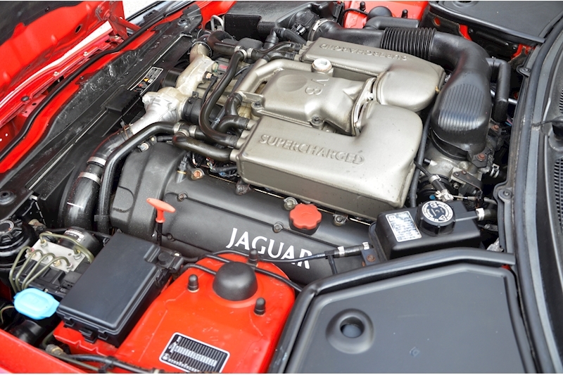 Jaguar XKR XKR 4.0 V8 Supercharged Image 35