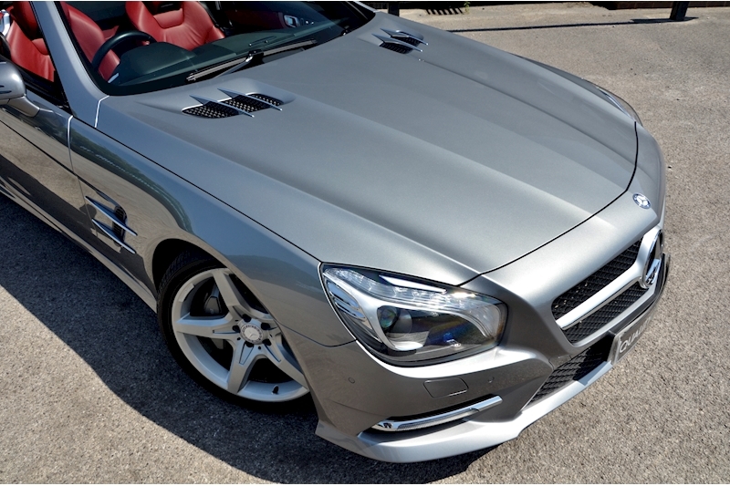 Mercedes-Benz SL 350 AMG Sports Pack + Panoramic Roof + Air Scarf + 10 Services Image 13