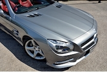 Mercedes-Benz SL 350 AMG Sports Pack + Panoramic Roof + Air Scarf + 10 Services - Thumb 13