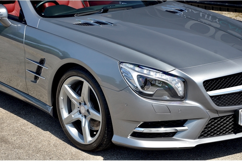 Mercedes-Benz SL 350 AMG Sports Pack + Panoramic Roof + Air Scarf + 10 Services Image 17